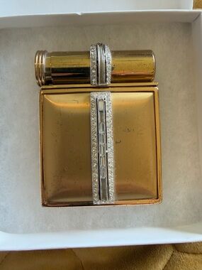 Vintage Hollywood Gold-tone Compact with Rhinestone Accent